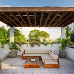 Old City | Stylish 5Br House W/ Pool & Rooftop
