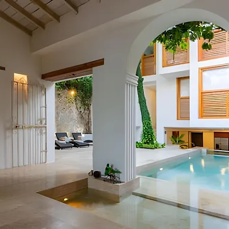 Old City | Stylish 5br House W/ Pool & Rooftop *