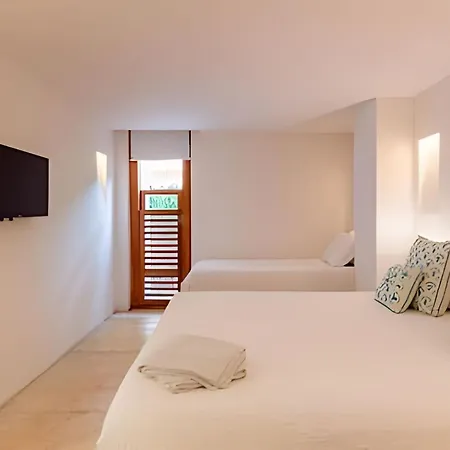 Old City | Stylish 5br House W/ Pool & Rooftop Cartagena