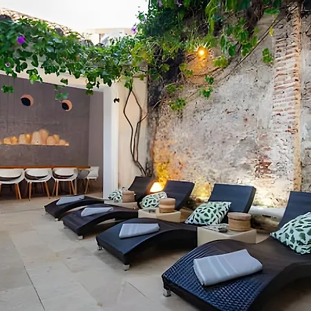 Old City | Stylish 5br House W/ Pool & Rooftop Сasa de vacaciones Cartagena