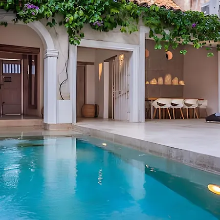 Сasa de vacaciones Old City | Stylish 5br House W/ Pool & Rooftop